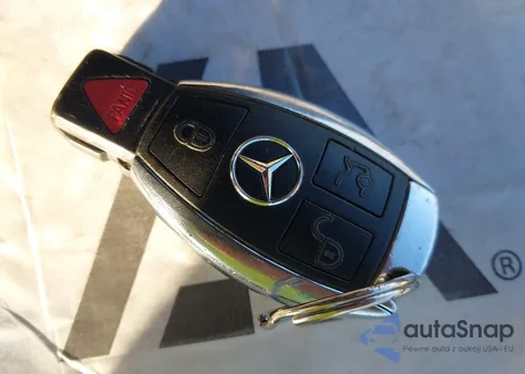 2013 Mercedes-Benz C 250 Luxury/Sport z USA, uszkodzony, nr VIN WDDGF4HB6DA850053